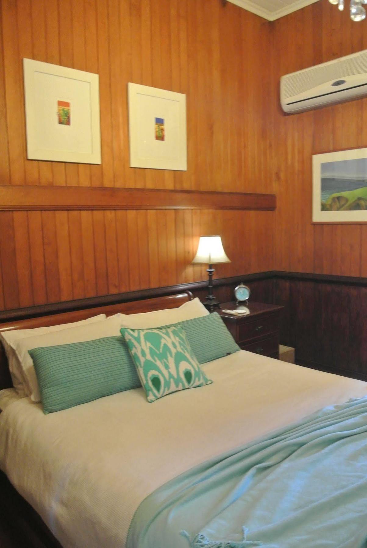 Wiss House Bed & Breakfast Kalbar Екстер'єр фото